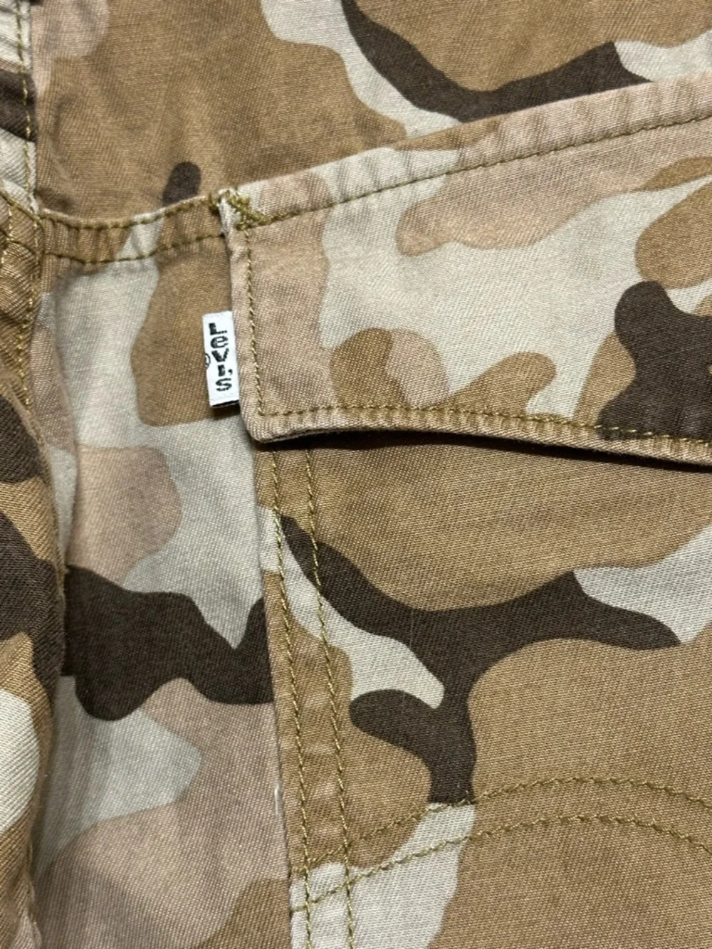 Levi’s Men’s Camo Cargo Shorts Size 42 Camouflage Cotton Utility Casual